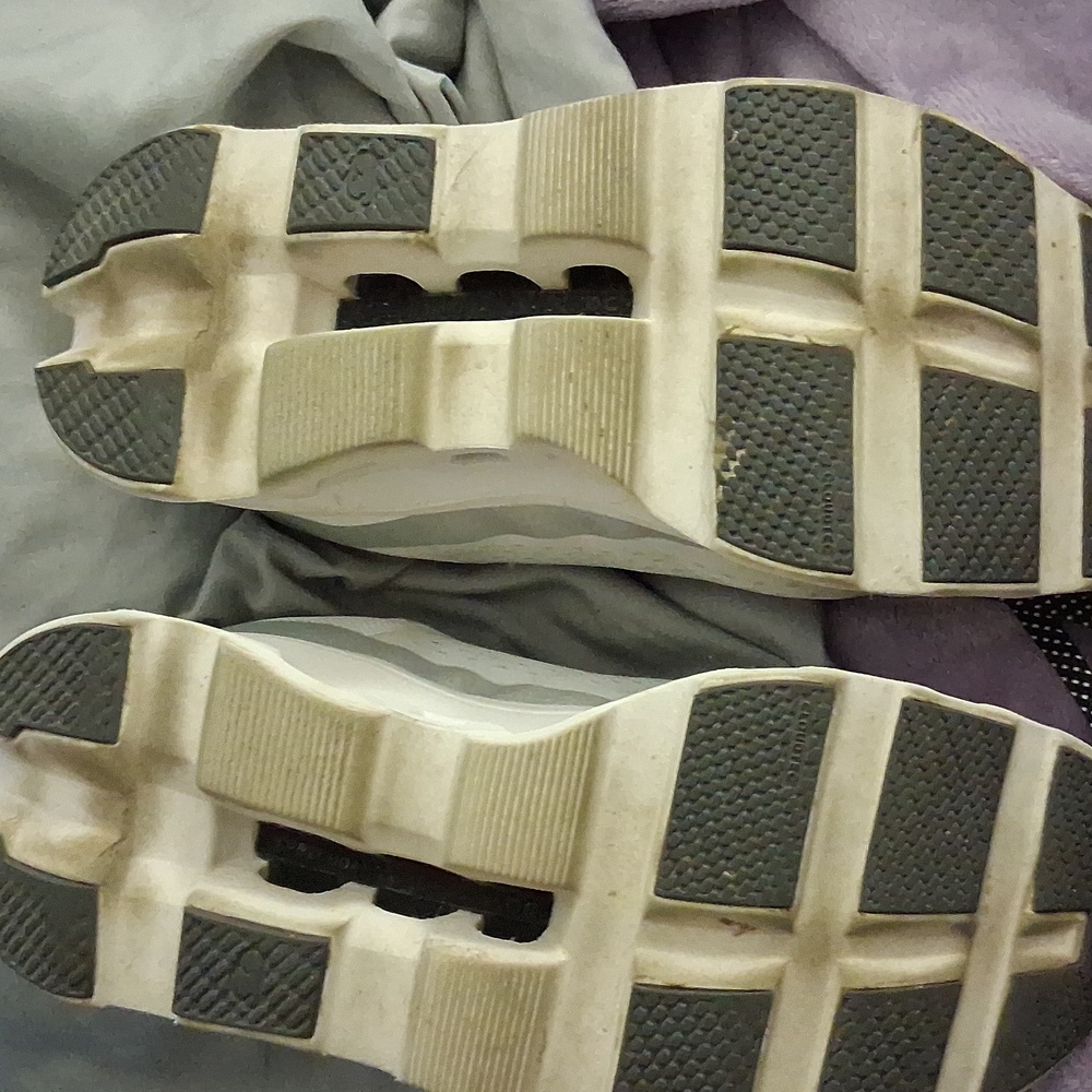On Running Women's Cream and Black Athletic Shoes - Picture 8 of 11